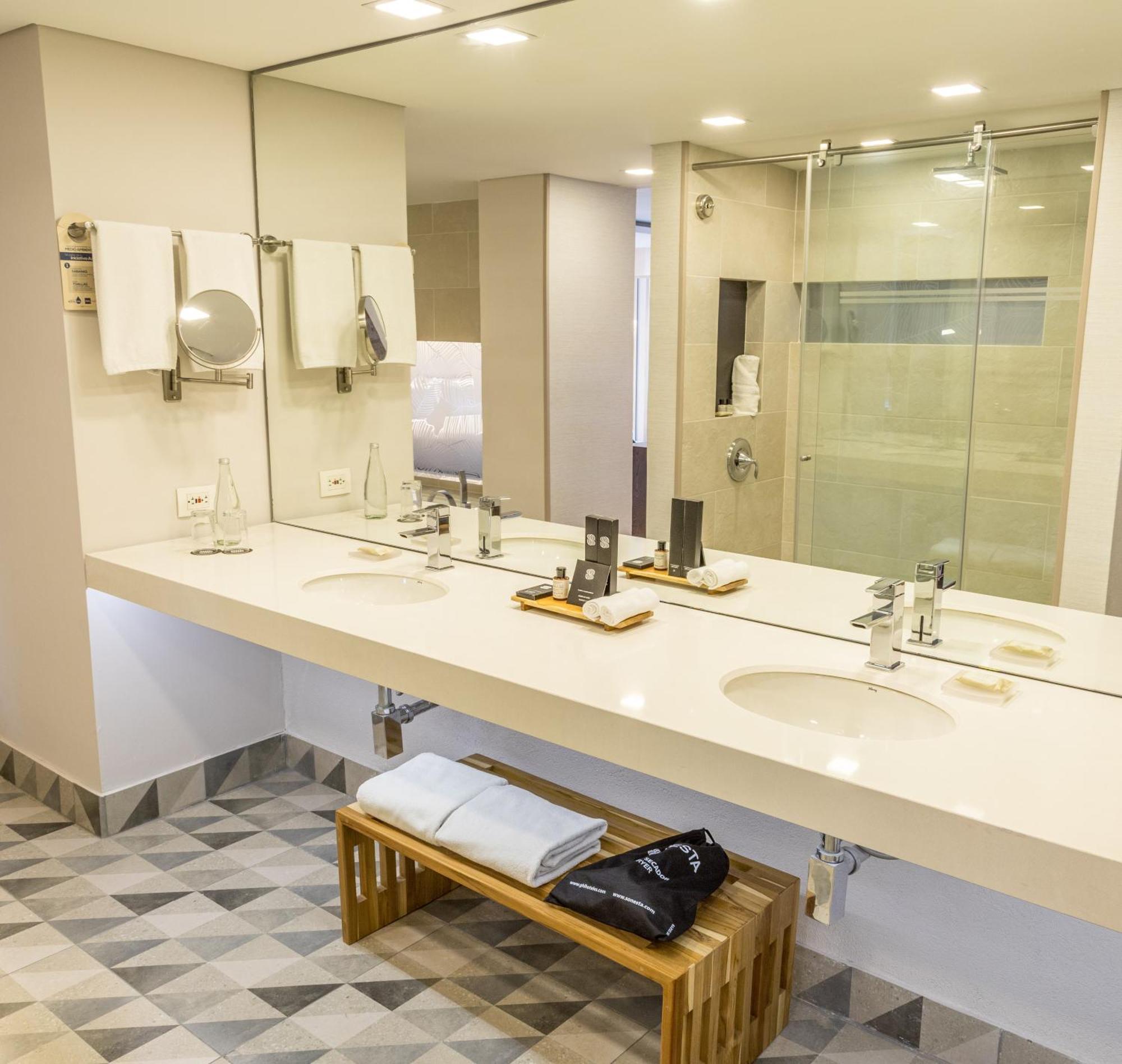 Sonesta Hotel
